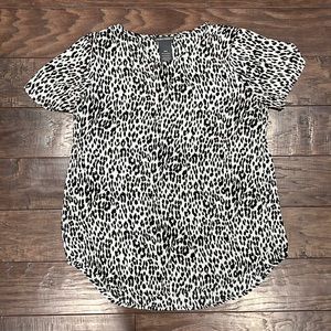 Women’s top size medium